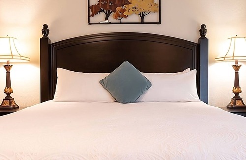 San Diego Country Estates Hotel | 4 Units | 2BR w/Full Kitchen | Balcony | Free Parking | Outdoor Pool