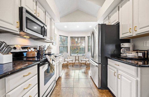 Fairfield House | 4BD Pool Jacuzzi + Arcade Air Hockey - Napa Vibe