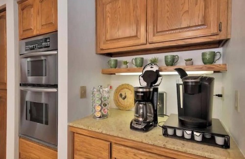 Prescott House | 4Bd Sleeps 8 Firepit Views 8 min from Whiskey Row Outdoor games