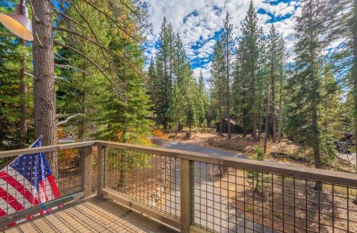 Truckee House | 4BR Home w/2 Decks, Near Lake & Ski Resorts