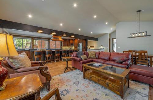 Truckee House | 4BR Home w/2 Decks, Near Lake & Ski Resorts