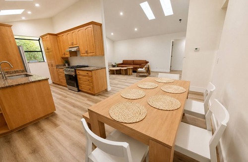 Goleta House | 4BR Near UCSB & Santa Barbara Private Hot Tub Walk to Beach Pool access
