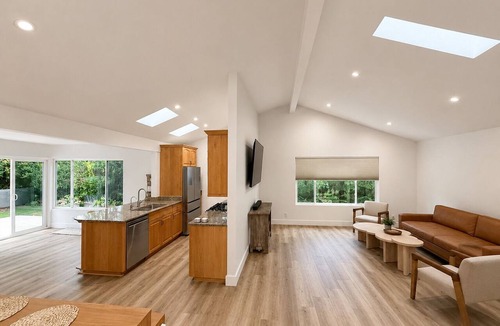 Goleta House | 4BR Near UCSB & Santa Barbara Private Hot Tub Walk to Beach Pool access