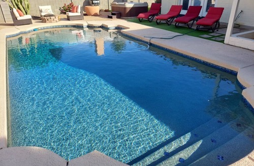 Scottsdale Country Acres House | 5-Bedroom GREAT RATE Pool Hot tub putting Green Old Town Scottsdale = FUN!
