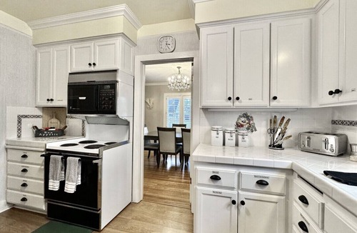 Land Park Apartment | 5 Bedrooms-King Bed-Land Park-Sacramento Zoo