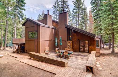 Truckee House | 5 Mi to Donner Lake: Cabin w/Deck + Pool Access!