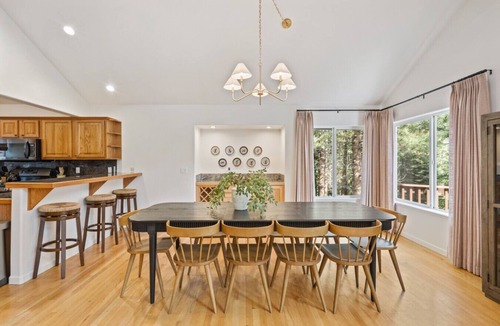 Kings Beach House | 5 mins to Beach AC & Hot Tub Game Room EV Charger