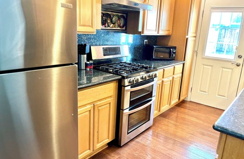 Castro Valley House | 5 Mins to the San Francisco Bay Area B.A.R.T. Transit. Minimalist living!