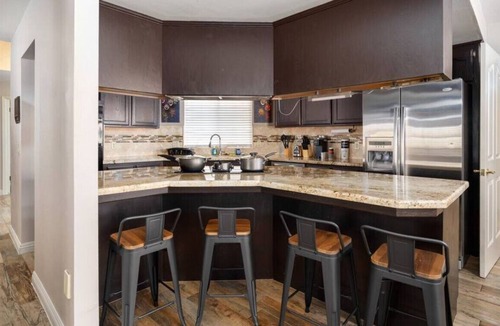Greenacres House | 5400 Summerwind Way, Bakersfield · Hot Tub ★ Happy Deluxe Family Home Away From Home