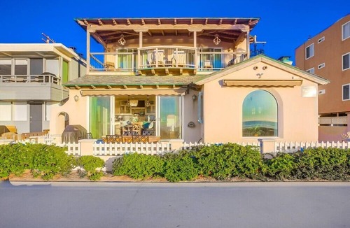 Central Mission Beach Condo | 55' Ocean Front * Exclusive Ground Level Patio * A/C