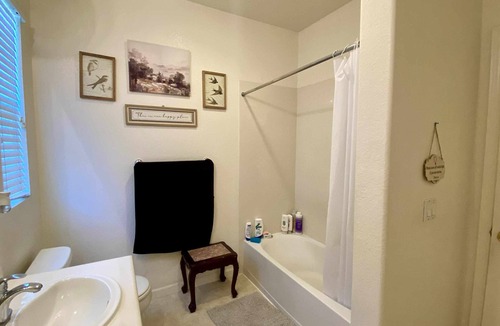 Tracy House | 585 Abby room 3 charming,spacious,cozy quite peaceful