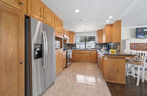 National City House | 5br, Sleeps 10, 3 living rooms, Huge Back Yard