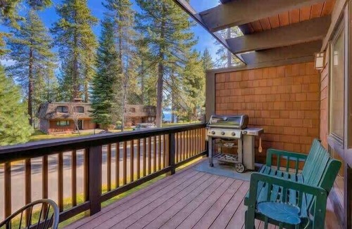 Tahoe Tavern House | 6-8 Miles to Palisades|Alpine|Homewood|Walk to TC