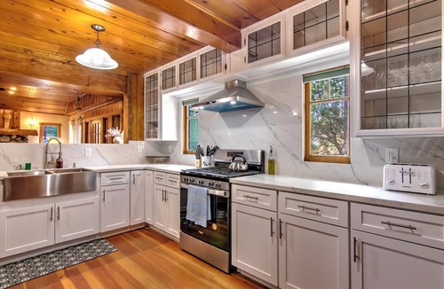 Idyllwild Cabin | 6 Bedroom Cabin in Town Center - Sleeps 14, Seasonal Creekside, Pool Table!