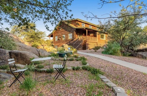 Prescott Cabin | 6 bedroom spacious cabin near Watson Lake, sleeps 14