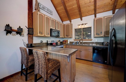 Kingswood Estates House | 6bd, Hot Tub,Pool Tbl. 10 min to Beach!