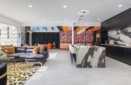 Racquet Club West House | 7 King Bed | Pool | Gym Accs | Old Hollywood Oasis