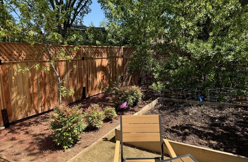Chico Cottage | 700 sq ft 1 bedroom cottage with central AC and 200 yards from Bidwell Park