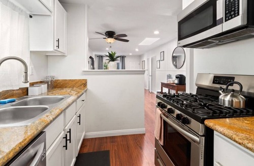 Mission Beach Cottage | 818 Portsmouth · Newly Remodeled Between Bay & Beach *Parking*Patio