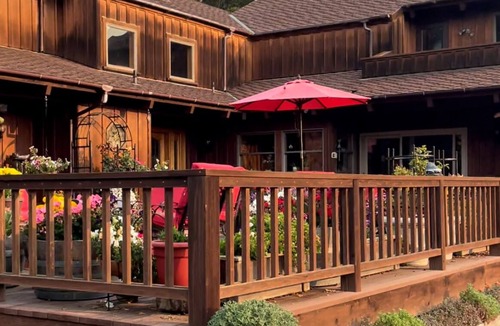 Fort Bragg House | A coastal lodge for all seasons!