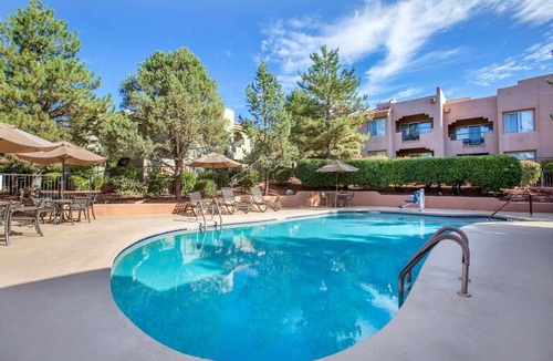 West Sedona Hotel | A Haven of Serenity! Full Kitchen, Outdoor Swimming Pool, Free Parking!