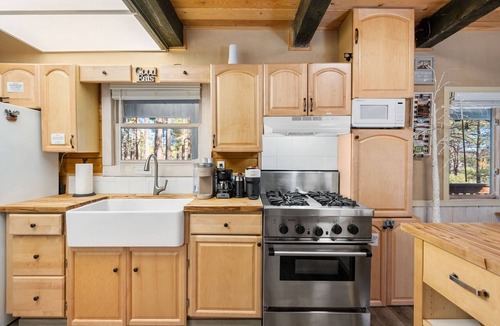 Mountain Club Cabin | A Luxurious Prescott Log Cabin, 1 mile to Downtown.
