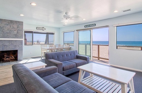 West Newport Condo | A magnificent view awaits you as you enter.this upper unit is one-of-a-kind!