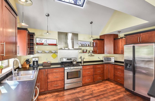 Swiss Manor House | A Perfect Vacation Home! Trail Access, Central A/C, Pets Welcome, TOP Reviewed!