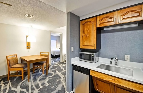 Camelback East Hotel | A Place You'll Surely Enjoy! Free Breakfast, Full Kitchen, Outdoor Pool!