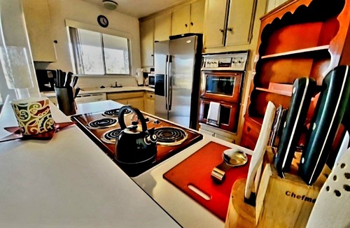 Indian Canyon House | A Stunning Mid Modern Condo , Pools ,Hiking perfect Seasonal, Monthly Lease