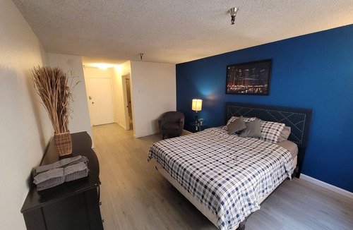 Beverly Hills Hotel | (A18) Cozy & Efficient Queen Private Studio