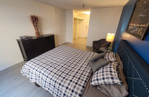 Beverly Hills Hotel | (A18) Cozy & Efficient Queen Private Studio