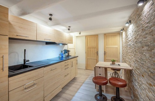 Les Grands Carmes Apartment | AC Apartment near Vieux-Port & Panier