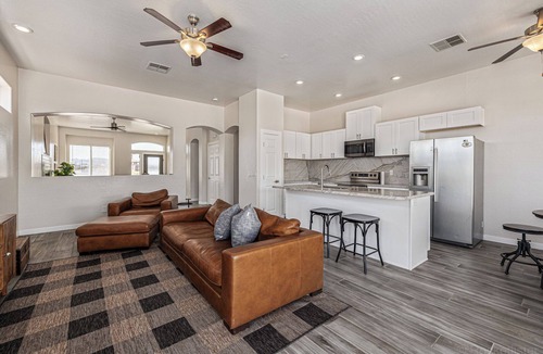 San Tan Valley House | Acre In Town Retreat, 2 mins From Horseshoe Park!
