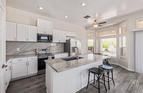San Tan Valley House | Acre In Town Retreat, 2 mins From Horseshoe Park!