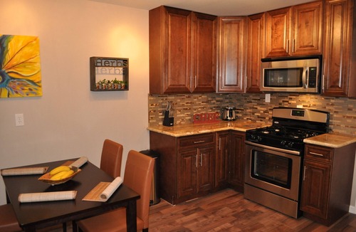 Carmichael House | Adison GOLD - Organic Garden & Barbecue, Pet friendly, Downtown & Airport