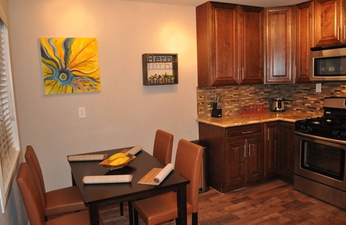Carmichael House | Adison GOLD - Organic Garden & Barbecue, Pet friendly, Downtown & Airport