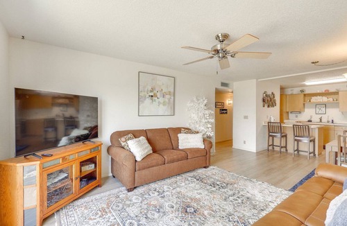 Lake Havasu City Condo | Adorable Condo Lake Havasu City Heated Pool Hot Tub 1 Mile To London Bridge