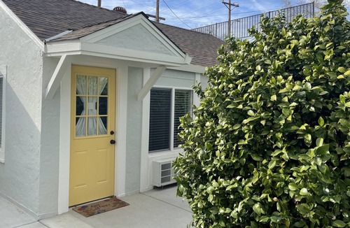 Roseville Cottage | Adorable Cottage With Private Entrance