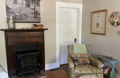 Nob Hill Cottage | Adorable Downtown Cottage