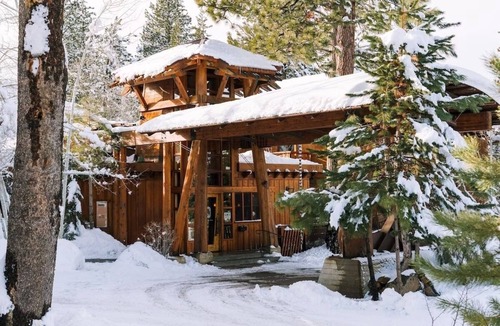 Truckee Hotel | Adventure Base King + Twin Sleeper, Gravity Haus, Trails & Lake Proximity