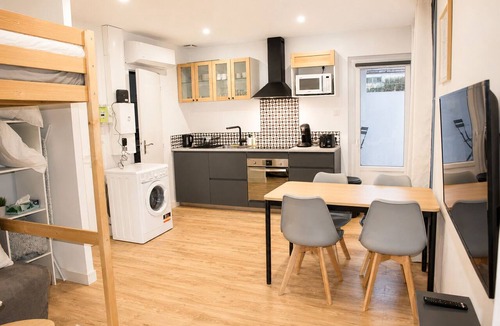 Blaye Apartment | Air-conditioned studio with balcony 5 minutes from the citadel