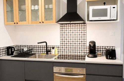 Blaye Apartment | Air-conditioned studio with balcony 5 minutes from the citadel