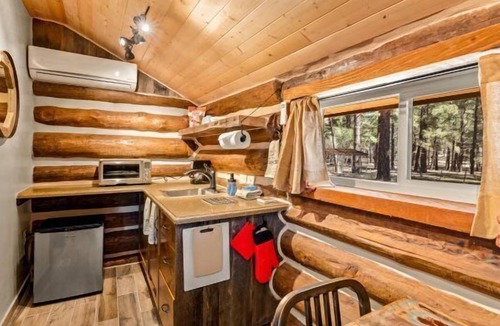 Parks Cabin | Al's Cabin | Historic Charm | Fenced Yard | Near Grand Canyon & Flagstaff