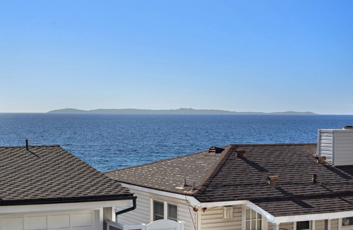 Diamond Crestview House | Almost Oceanfront home in woods cove