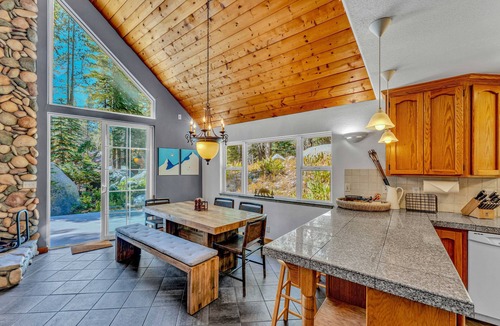Serene Lakes House | Alpine Bear Cabin in Serene Lakes
