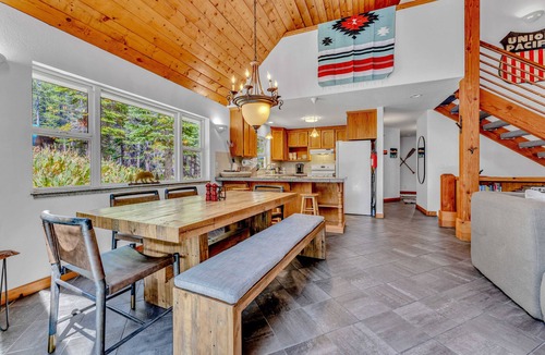 Serene Lakes House | Alpine Bear Cabin in Serene Lakes