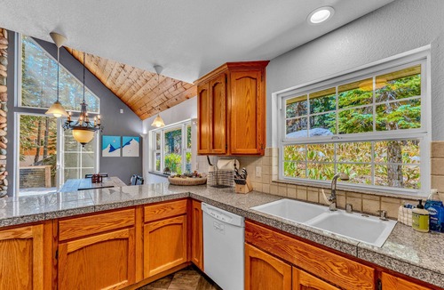 Serene Lakes House | Alpine Bear Cabin in Serene Lakes