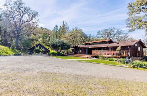 Ukiah House | *Amazing Beautiful Redwood Retreat Home