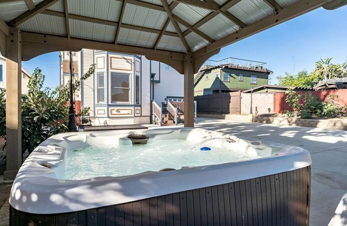 Townsite Cottage | Amazing Cottage with Hot-tub and Fire Pit in Oceanside, California